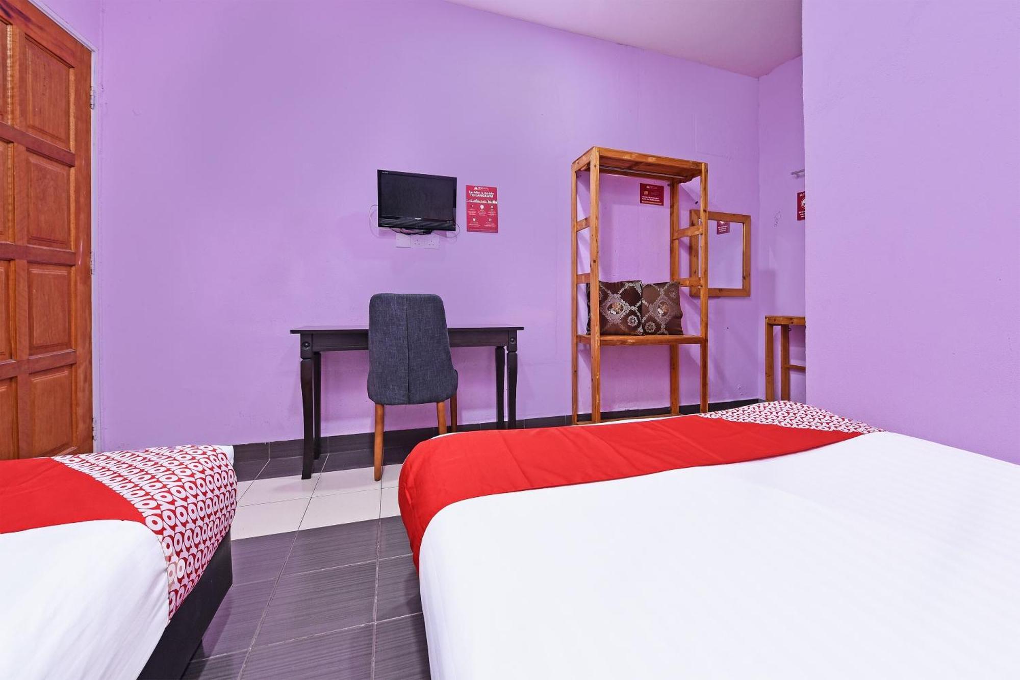 Oyo 90561 Awan Biru Motel Pantai Cenang  Exterior foto